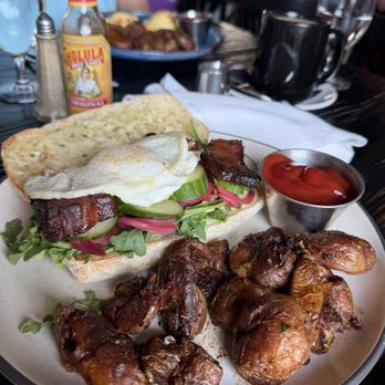 The Bellwether - Pork belly sandwich - Cocktail Bars Near Me - St. Louis, Missouri