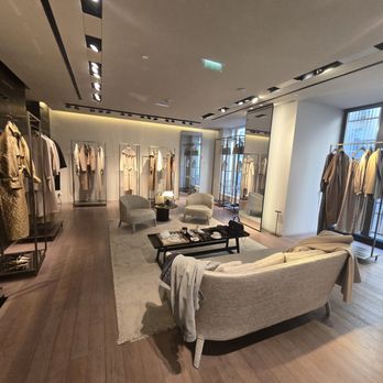 max showroom near by me