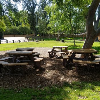 Grape Arbor Park - Parks Near Me - Calabasas, California