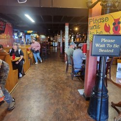 Ponchatoulas - Busy dining room full of happy people.