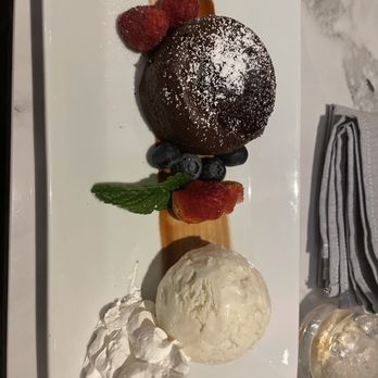 Venue Restaurant - Molten Chocolate Cake Dessert - Wine Bars Near Me - Marion, Arkansas Venue Restaurant - Molten Chocolate Cake Dessert - Wine Bars Near Me - Marion, Arkansas