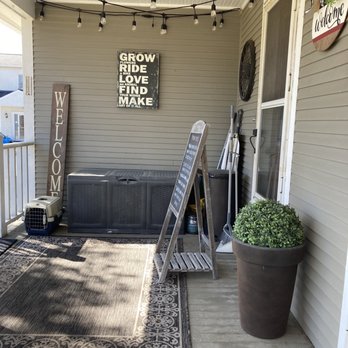 Bella Capelli Salone & Day Spa - Back porch - because of COVID, you wait out here until someone comes to get you - Skin Care Near Me - Hilliard, Ohio