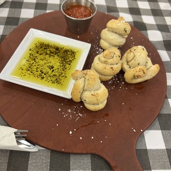 Pipeline Pizza - Garlic knots - Pizza Near Me - Pasadena, Texas