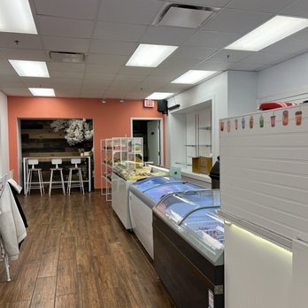 Momo Cafe - Inside - Cafes Near Me - Schaumburg, Illinois