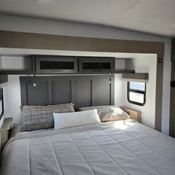 Bobby Combs RV Centers - Mesa - Bedroom