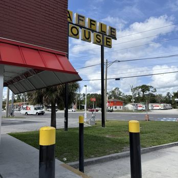 Waffle House - Orange Park - Outside - Diners Near Me - Orange Park, Florida