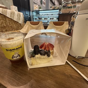 Diamond Coffee N’ Pastry - Bought a oreo basque cheesecake and a strawberry tart and chai latte .. - Desserts Near Me - San Francisco, California