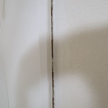 Vagabond Inn - Buttonwillow North I-5 - Shower wall separating from wall - Hotels Near Me - Buttonwillow, California Vagabond Inn - Buttonwillow North I-5 - Shower wall separating from wall - Hotels Near Me - Buttonwillow, California