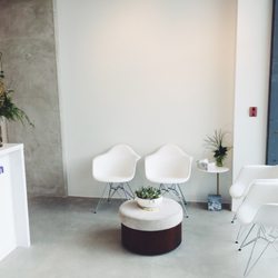 Tandem Clinic - Brightly lit waiting area