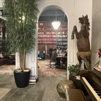 Chateau De Chantilly Cafe - Great ambiance in their lounge area - Bakeries Near Me - Chantilly, Virginia