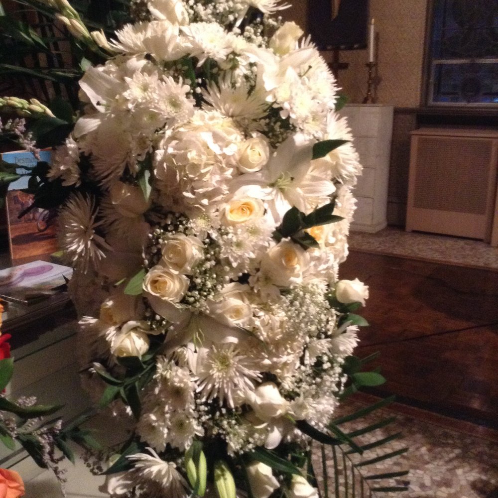 LeVonne Inspirations Florist - Sympathy arrangement - Florists Near Me - Walden , New York LeVonne Inspirations Florist - Sympathy arrangement - Florists Near Me - Walden , New York