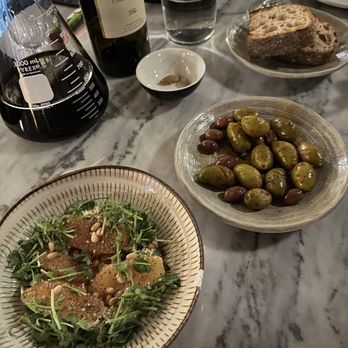 Ladder 4 Wine Bar - Farmers cheese and olives plate - Wine Bars Near Me - Detroit, Michigan