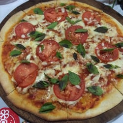 Martes de Pizza con Yelpers - Pizza Margarita a la leña.  ¡Deliciosa!