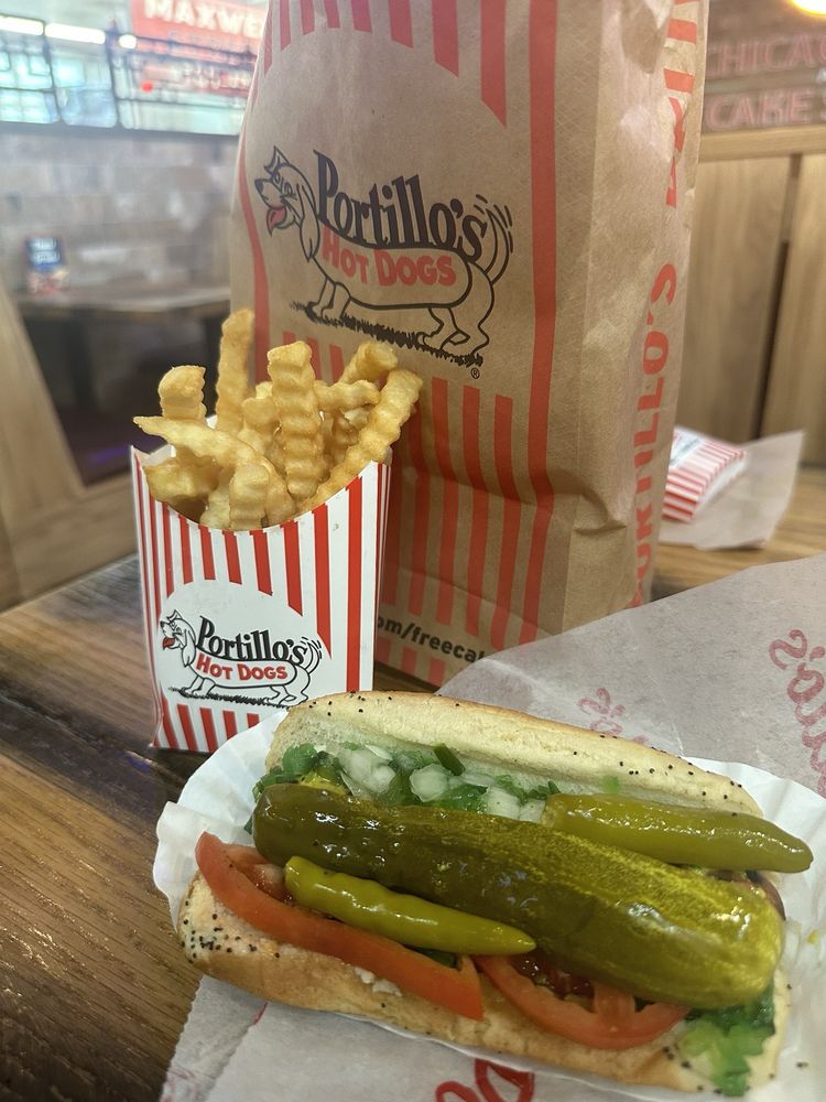 PORTILLO’S STERLING HEIGHTS Updated July 2024 14425 Lakeside Cir
