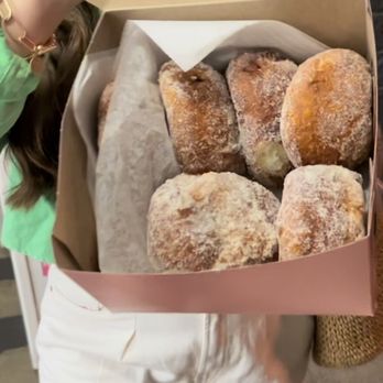 Leonard's Bakery - Malasadas - Bakeries Near Me - Honolulu, Hawaii Leonard's Bakery - Malasadas - Bakeries Near Me - Honolulu, Hawaii