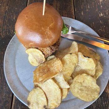 Bluetop - Chicken sandwich with homemade chips very good - Bars Near Me - Chamblee, Georgia