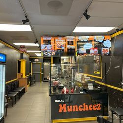 Halal Muncheez - Image of the store interior, taken from the entrance
