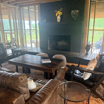 Doghobble Wine Farm - Wine Tasting Room Near Me - Dahlonega, Georgia