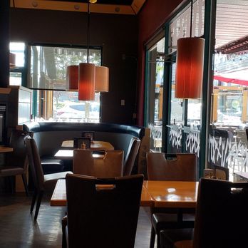 Lefty's Fresh Food - empty tables and chairs - Breakfast & Brunch Near Me - Parksville, British Columbia