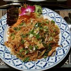 Restaurant Bangkok - Pad Thai mit Hühnchen