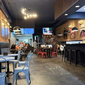 bb.q Chicken Pasadena - Seems dead right? lol but took them 50 min. - Chicken Wings Near Me - Pasadena, California