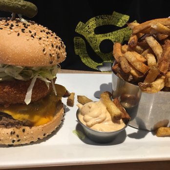 Les Trois Garçons - Salad Near Me - Quebec City, Quebec