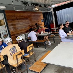 Bunz Burger - Outdoor Dining Room