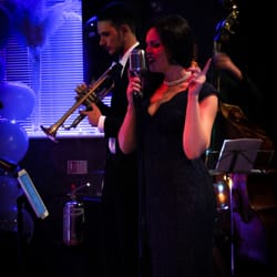 Broadway Casino - Laura sings the blues in the Manhattan suite at the Broadway