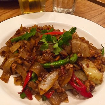 Rosa's Carnaby - Drunken Noodles with Chicken - Thai Near Me - London, XGL