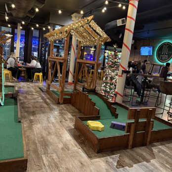 Big Mini Putt Club - Mini Golf Near Me - Chicago, Illinois Big Mini Putt Club - Mini Golf Near Me - Chicago, Illinois