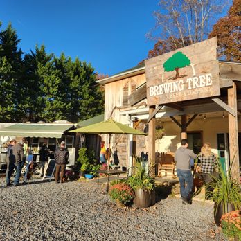 Brewing Tree Beer Company - people standing outside - Brewpubs Near Me - Afton, Virginia