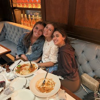 Serafina - Madison 38th - Friends having fun - Italian Near Me - New York, New York Serafina - Madison 38th - Friends having fun - Italian Near Me - New York, New York