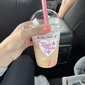Pink Mocha Cafe - Blended which chocolate Macnut mocha - Coffee & Tea Near Me - Kailua-Kona, Hawaii