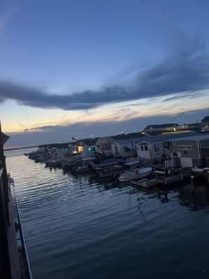 BLU Crabhouse & Raw Bar by null