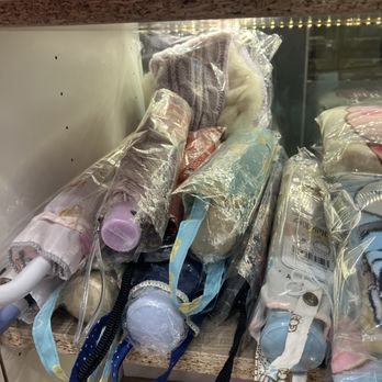 Elizabeth Center Gift Shops - Gift Shops Near Me - New York, New York