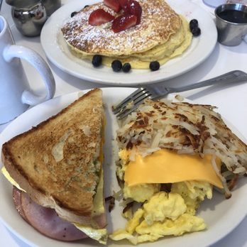 Over Easy - Tavernier - Basil melt, wolf pack, & lemon ricotta pancakes - Breakfast & Brunch Near Me - Tavernier, Florida Over Easy - Tavernier - Basil melt, wolf pack, & lemon ricotta pancakes - Breakfast & Brunch Near Me - Tavernier, Florida