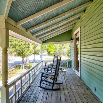 Camellia Rose Inn - Hotels Near Me - Gainesville, Florida Camellia Rose Inn - Hotels Near Me - Gainesville, Florida