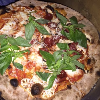 Lucali - SO GOOD - Pizza Near Me - Brooklyn, New York