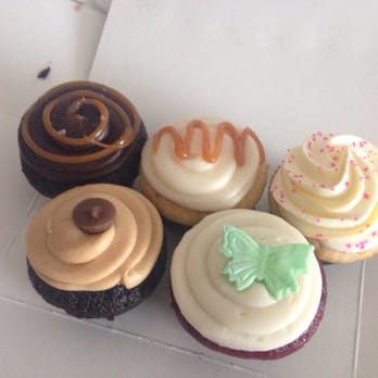 Dots Cupcakes - From top L clockwise. Fleur de sel, dulce de leche, passionfruit vanilla, red velvet, peanut butter chocolate. - Cupcakes Near Me - Pasadena, California Dots Cupcakes - From top L clockwise. Fleur de sel, dulce de leche, passionfruit vanilla, red velvet, peanut butter chocolate. - Cupcakes Near Me - Pasadena, California