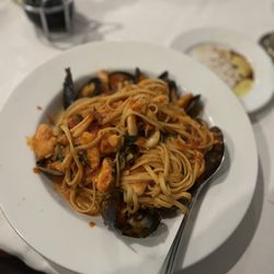 Acqua e Farina - pasta special (linguine with mussels, clam, squid, shrimp)