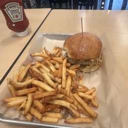 This is probably the best BBQ Hamburger I've ever had.! Simple but taste is  good.!