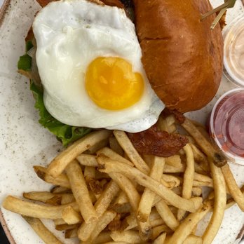 801 Restaurant & Bar - 801 Breakfast Burger - Bars Near Me - Washington, DC, District of Columbia