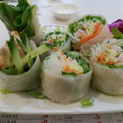 大頭蝦東南亞料理 - Mango and sausage rice paper roll