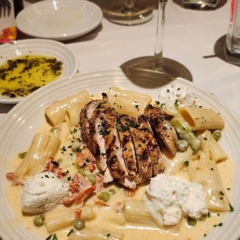 Carrabba's Italian Grill - This alfredo sauce was bright and light. - Italian Near Me - Jacksonville Beach, Florida Carrabba's Italian Grill - This alfredo sauce was bright and light. - Italian Near Me - Jacksonville Beach, Florida