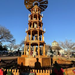 Fredricksburg Marketplace - Christmas Pyramid