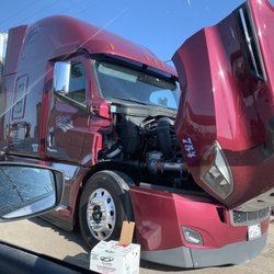 Parras Diesel Service - Freightliner 2019, defective heater hose leak.