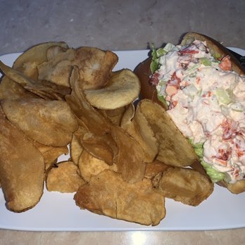 Monty's Sunset - South Beach - New England Lobster Roll Sandwich - Seafood Near Me - Miami Beach, Florida