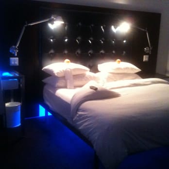 Dream Midtown - King size bed on 12th floor - Hotels Near Me - New York, New York