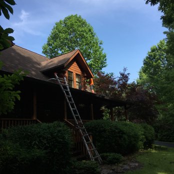 Oldham County Roofing - Checking downspouts - Roofing Near Me - Smithfield, Kentucky Oldham County Roofing - Checking downspouts - Roofing Near Me - Smithfield, Kentucky