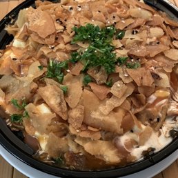 Magic poutine with garlic potatoes and chicken (large). Magic poutine with garlic potatoes and chicken (large).